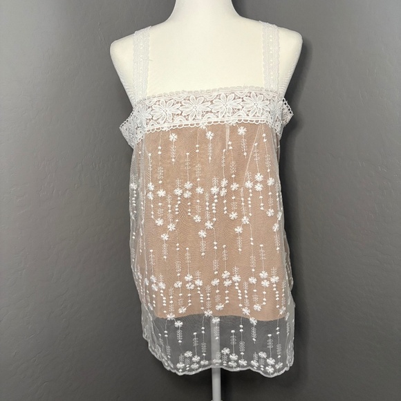 New Fashion Tops - NWT‎ New Fashion White Lace Tank Top Size Large